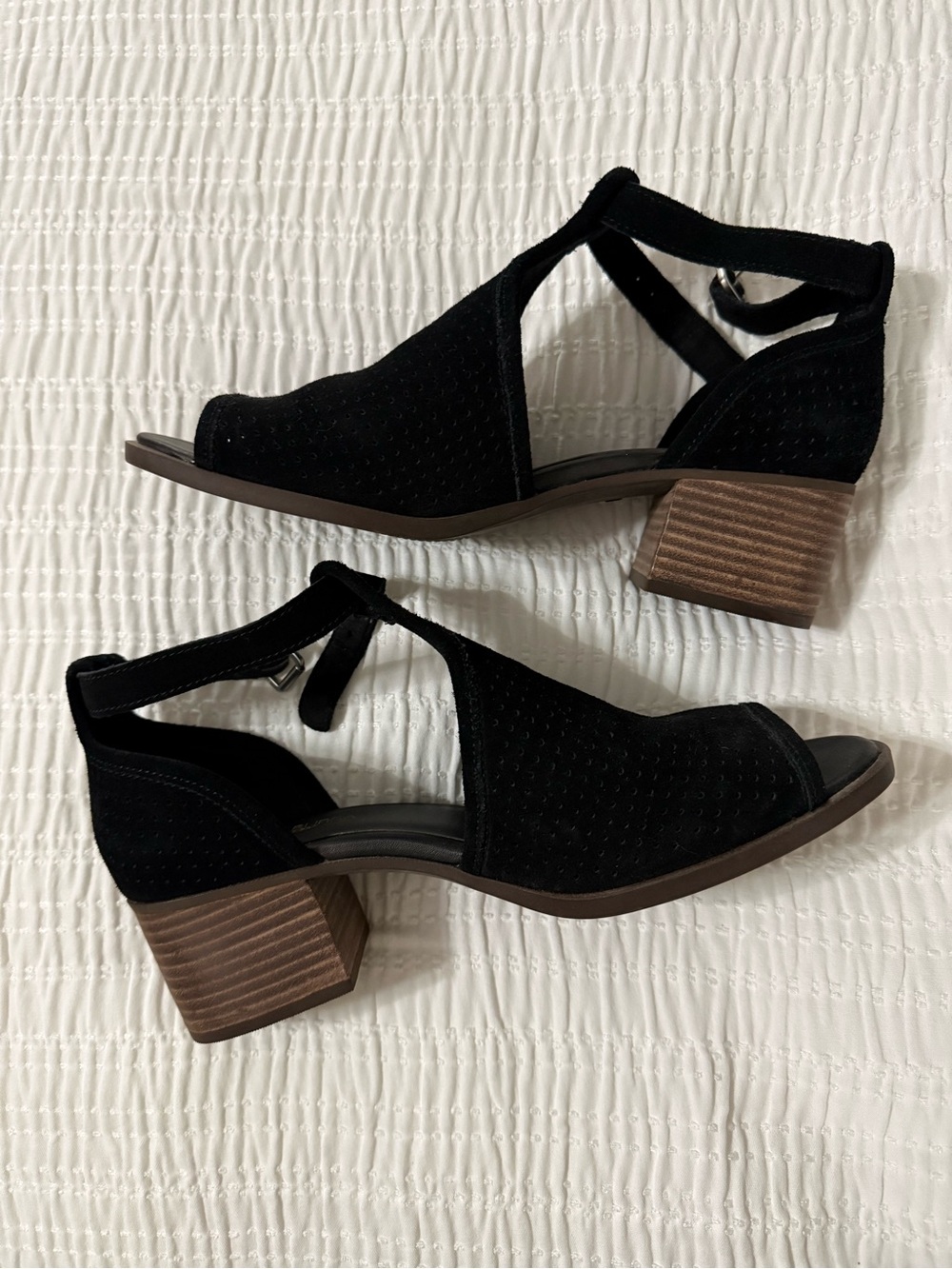 Koolaburra by Ugg Black Suede Block Heel Sandals - Picture 3 of 7